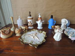 lot 250 image: Angel bathroom dcor soap dispenser, wall art, lotion dispenser and more