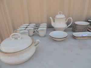 lot 256 image: Baroque stoneware dish set 2 bowls, 2 butter trays, 10 saucers, 10 cups, soup terrene 1 large tea pot