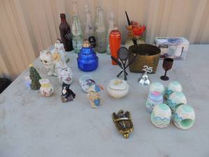 lot 258 image: Misc. lot napkin holder, antique soda bottles, Correlle S&P shakers NIB, 3 trinket boxes, cat, piggy eagle door knocker and more