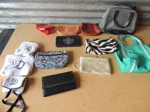 lot 304 image: Large lot of makeup bags and totes