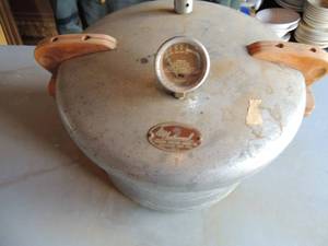 lot 319 image: NATIONAL PRESSURE COOKER