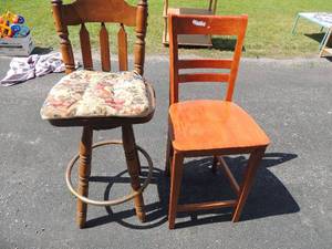 lot 322 image: 2 bar stools needs repair