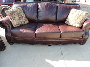 lot 10 image: Woods furniture CHERRY  Brown leather sofa and matching recliner