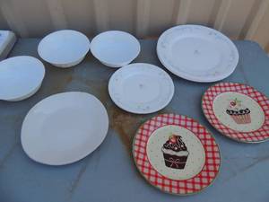 lot 19 image: Arcopal France dishs 2 saucers,4 dinner plates, 3 bowls, 1 whitplate with silver trim 2 trisha cupcake plates
