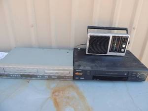 lot 20 image: Phillips DVDVHS player  and Toshiba VHS player, GE AMFM radio