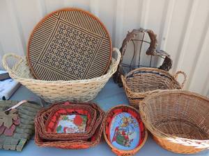 lot 21 image: 3 matching  christmas baskets, heart shaped basket a rice sifter and more