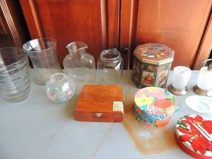 lot 26 image: Several flower vases, tin cans,  Imported Ashton cigar box, bathroom set (toothbrush holder, soap diah, soap dispenser)