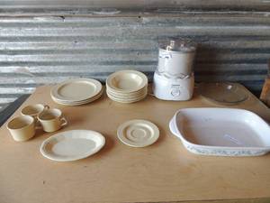 lot 279 image: Corelle CASSEROLE 9x13  Stoneware,  Cuisnart Soft Ice Cream maker,   tan color dishes- 3 dinner plates 8 salad bowls 1 saucer and 3 cups no brand