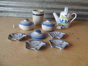 lot 292 image: M.A Hatley Dcor - 4 piglet coasters,  2 covered pots     Bluebird water pitcher     covered flower container and more