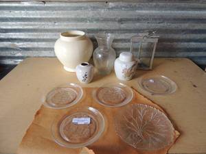 lot 297 image: Vases candle hanger 4 decore plates