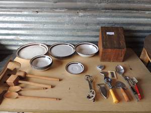 lot 298 image: Galaxy Stoneware dishes- Large bowl, serving platter, 3 dinner plates, 3 small bowls, 1 saucer, hand mixer, pizza cutter, assorted kitchen utensils, wood rack with utensils