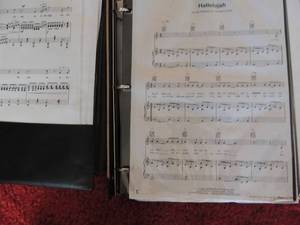 lot 34 image: MUSIC BOOKS - SHEET MUSIC LOOSE SHEET MUSIC & BINDERS X 3