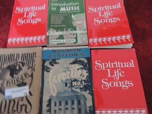 lot 42 image: MUSIC BOOKS - SHEET MUSIC QTY 7 - WORLDWIDE CHURCH SONGS SPIRITUAL LIFE X3 GOSPELS INTRO TO MUSIC