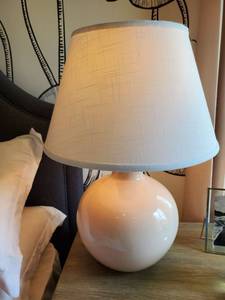 lot 4 image: Surya Pink Ceramic Table Lamp