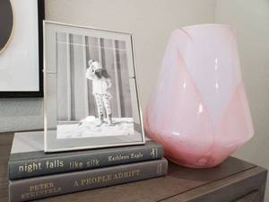 lot 8 image: Art Glass Vase, Max Studio Floating Frame & 2 Books