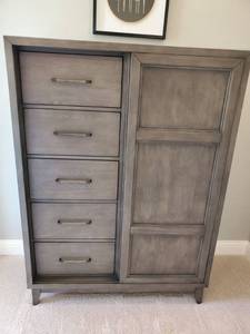lot 11 image: Riverside Sliding Door Gentlemens Chest