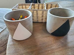 lot 38 image: Round Ceramic Containers & Woven Baskets