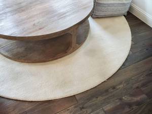 lot 39 image: Surya Wool Mystique 8 Round Rug