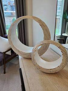 lot 74 image: Circular Resin Decor
