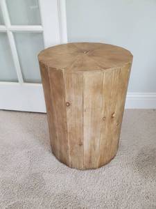 lot 86 image: Small Round Wood Side Table