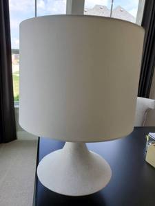 lot 87 image: Surya Bryant Concrete Finish Table Lamp (No cord)