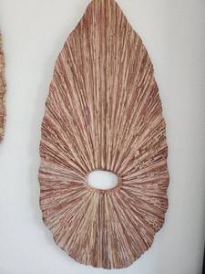 lot 89 image: Decorative Wood Wall Plaque
