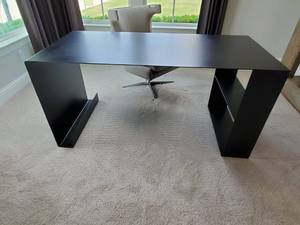 lot 92 image: Metal Desk