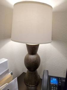 lot 123 image: Bassett Diego Table Lamp