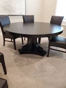 lot 138 image: Madison Dining Table by Mandalay Furnishings