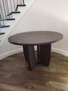 lot 146 image: Round Table