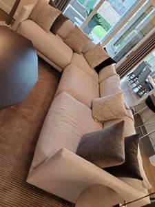lot 161 image: Robin Bruce Sectional with 8 Throw Pillows
