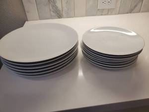 lot 167 image: World Market Service Ware - Plates & Bowls