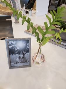 lot 173 image: 5x7 Metal Frame with Faux Stem