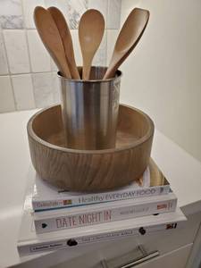 lot 180 image: Kitchen Accessories and Cookbooks