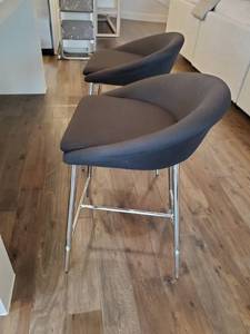 lot 194 image: Black Upholstered Bar Stools with Metal Base