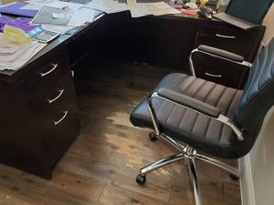 lot 126 image: Wood Desk with Side Desk by Indiana Furniture