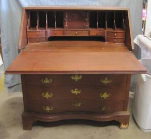 lot 638 image: Drop front desk