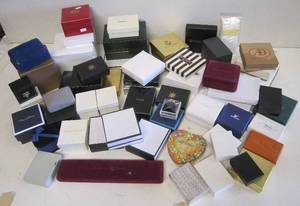 lot 643 image: assorted gift and jewelry boxes