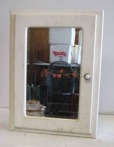 lot 649 image: Wood medicine cabinet
