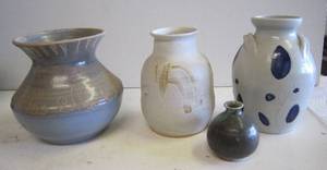 lot 651 image: Pottery vaces