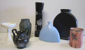 lot 652 image: Ceramic vases