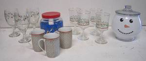 lot 682 image: Lot of Christmas Drinkwear