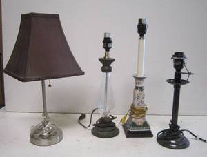 lot 696 image: Lot of Small Table Lamps