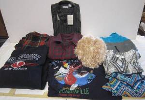 lot 699 image: Lot of Assorted Clothing