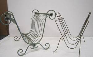 lot 721 image: 2 Magazine Racks