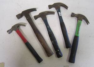 lot 724 image: 5 Assorted Claw Hammers