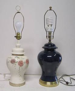 lot 729 image: 2 Ginger Jar Style Lamps