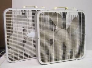 lot 752 image: 2 Box Fans