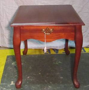 lot 755 image: End Table w Drawer