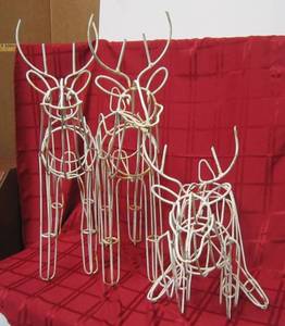 lot 771 image: 3 Wireframe Reindeer